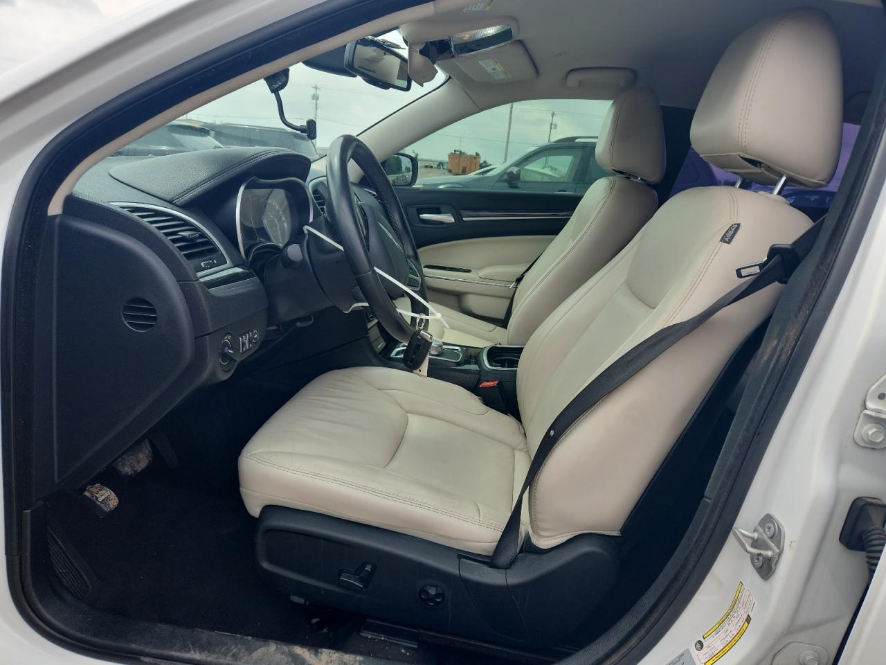 2017 Chrysler 300 Limited - Image 7