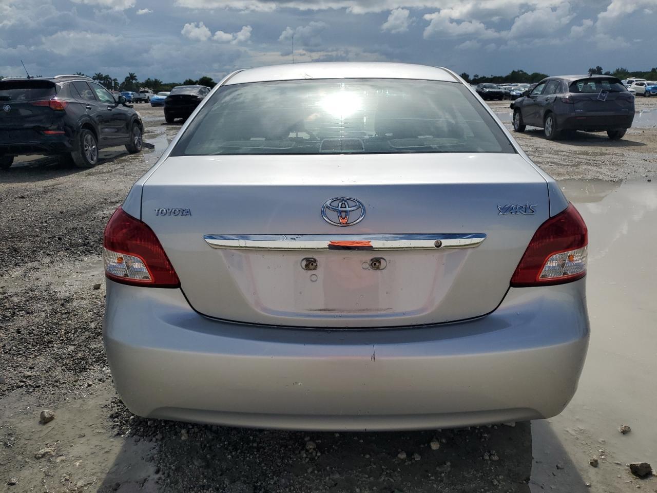 2011 Toyota Yaris - Image 6