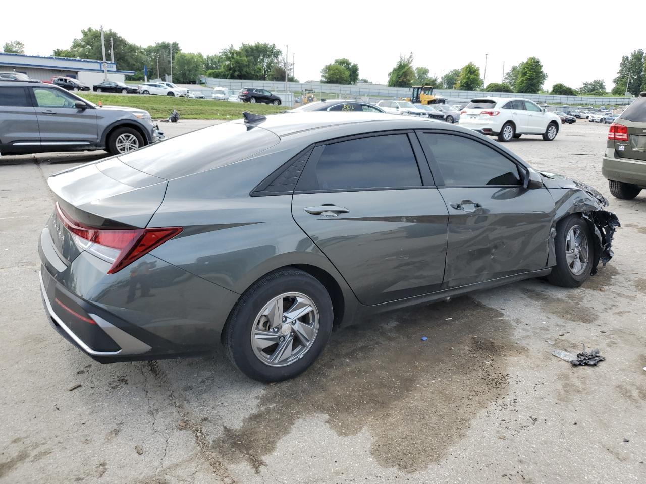 2024 Hyundai Elantra Se - Фото 3