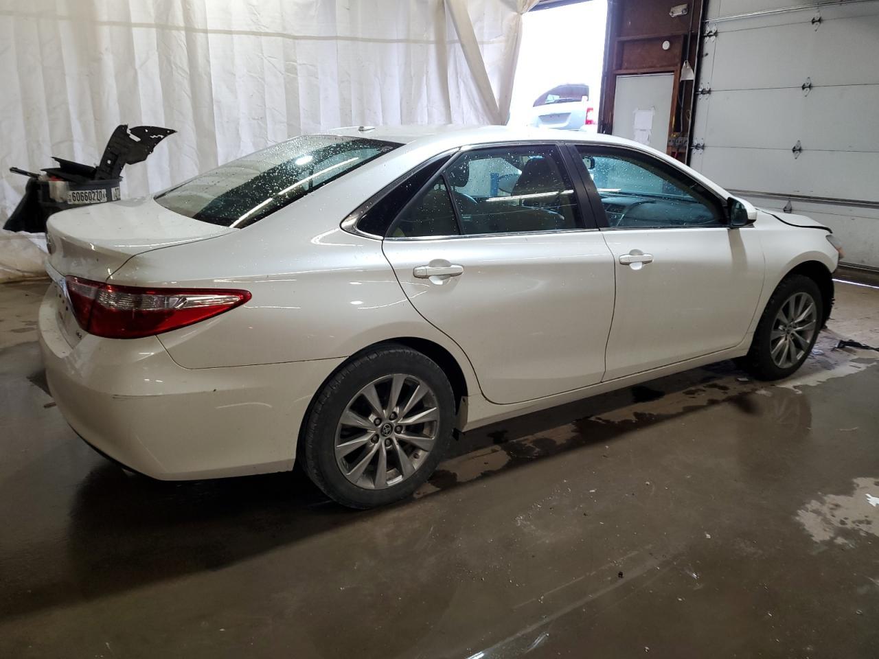 2016 Toyota Camry Le - Image 3