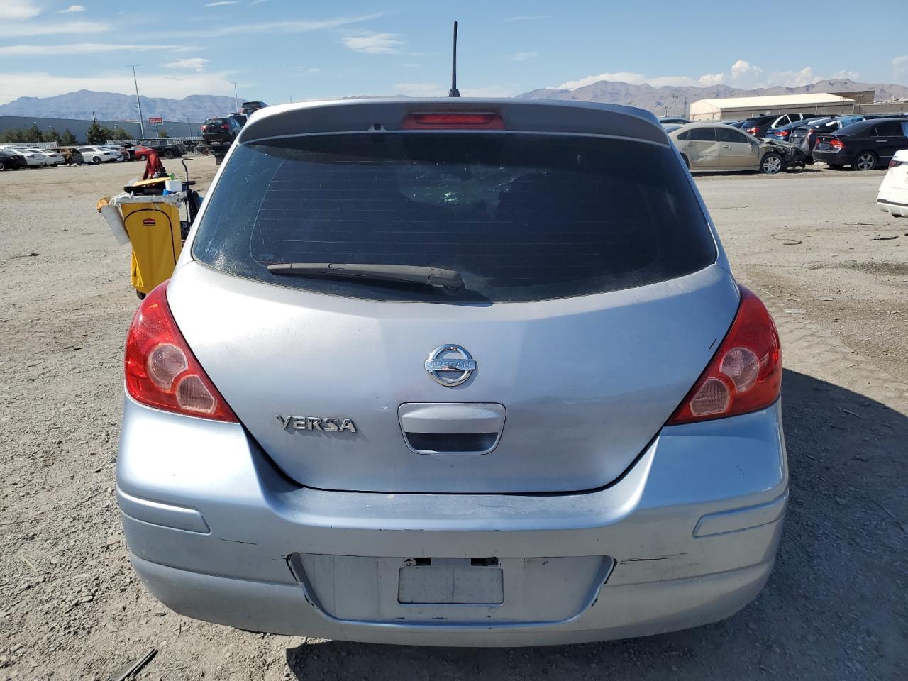 2010 Nissan Versa S - Фото 6