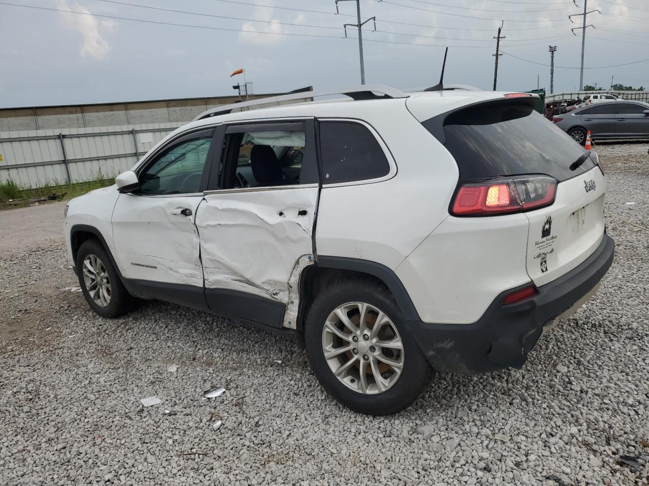 2019 Jeep Cherokee Latitude - Image 2