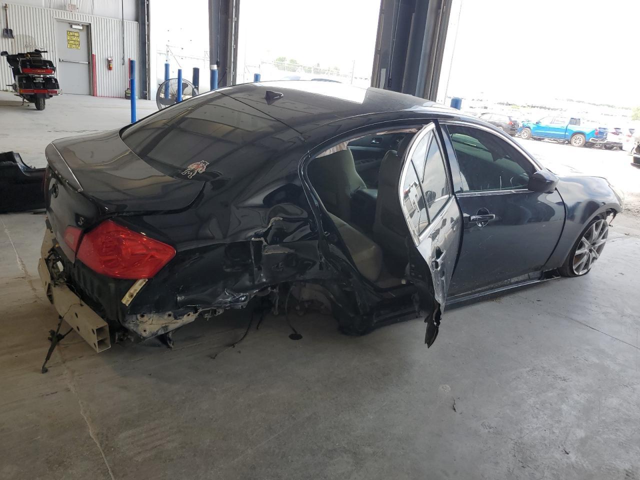 2013 Infiniti G37 Base - Фото 3