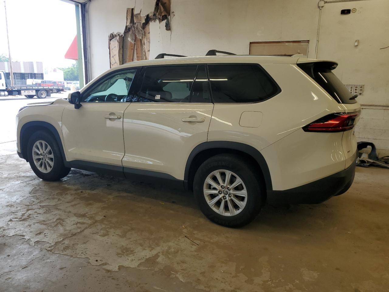 2024 Toyota Grand Highlander Xle - Image 2