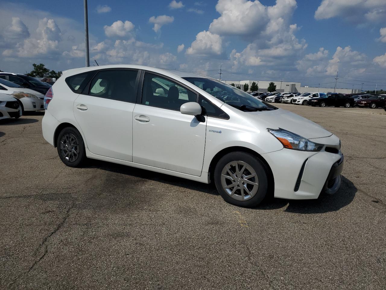 2015 Toyota Prius V - Image 4