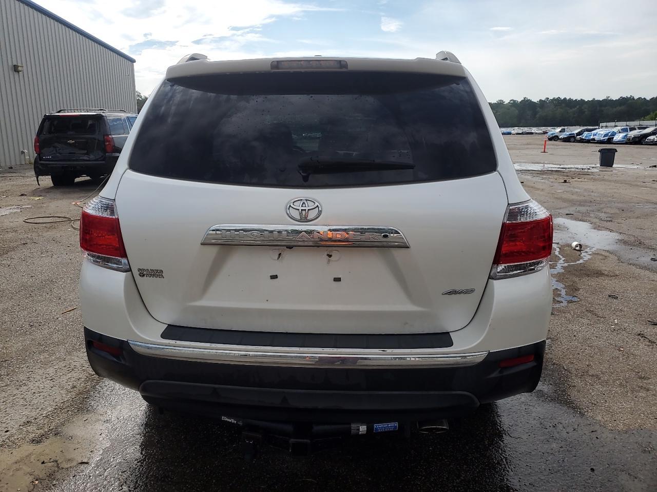 2013 Toyota Highlander Limited - Image 6
