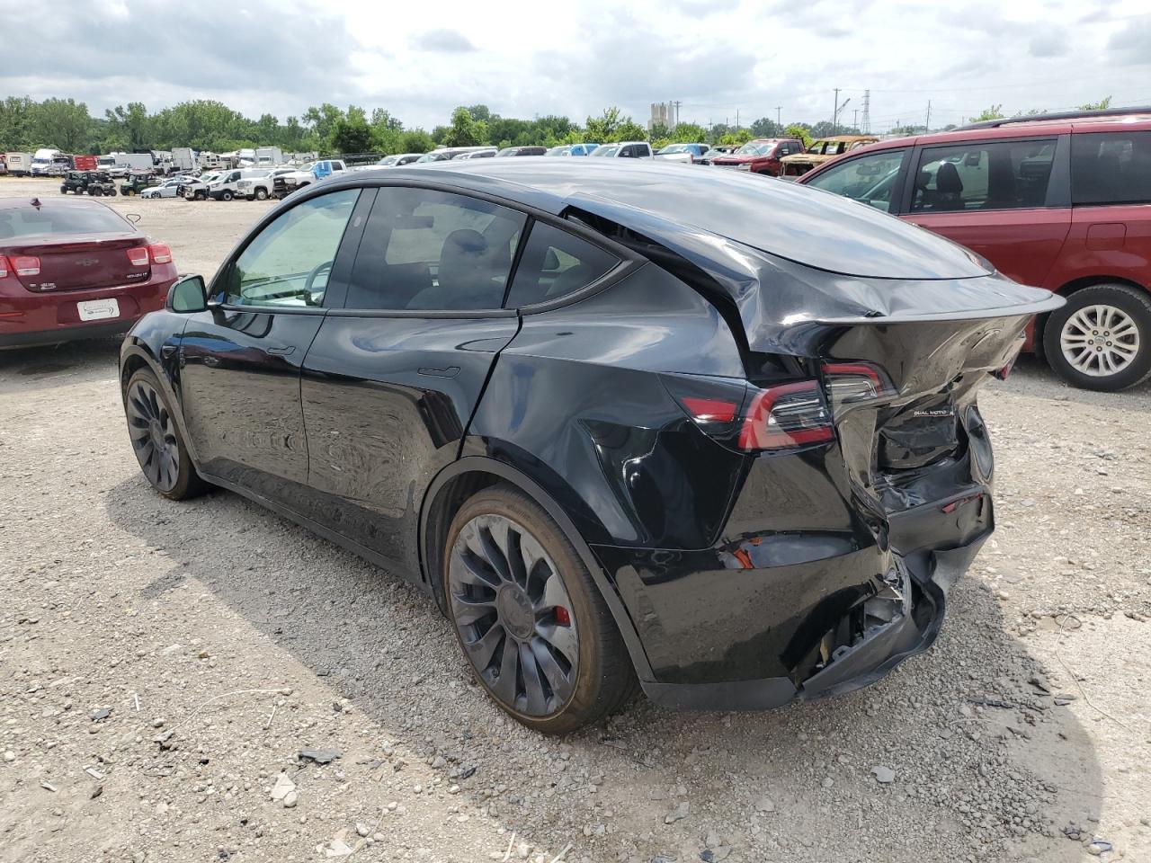 2024 Tesla Model Y - Фото 2