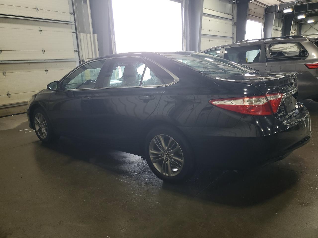 2015 Toyota Camry Le - Фото 2