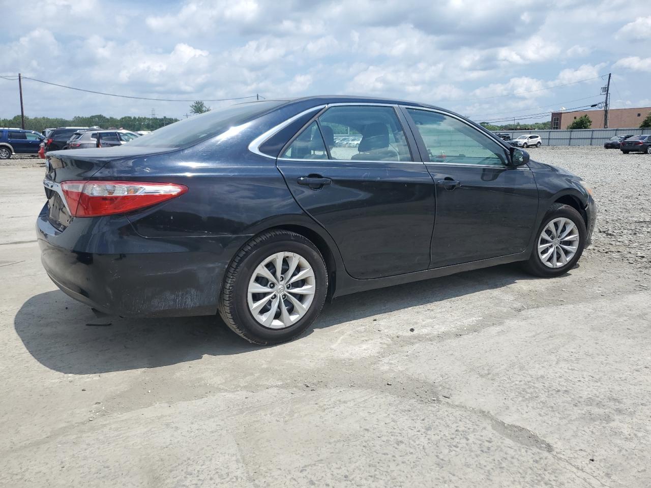 2015 Toyota Camry Le - Фото 3