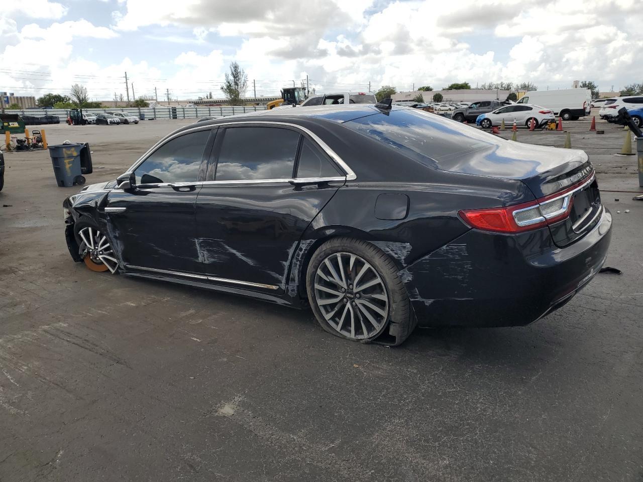 2019 Lincoln Continental Select - Image 2