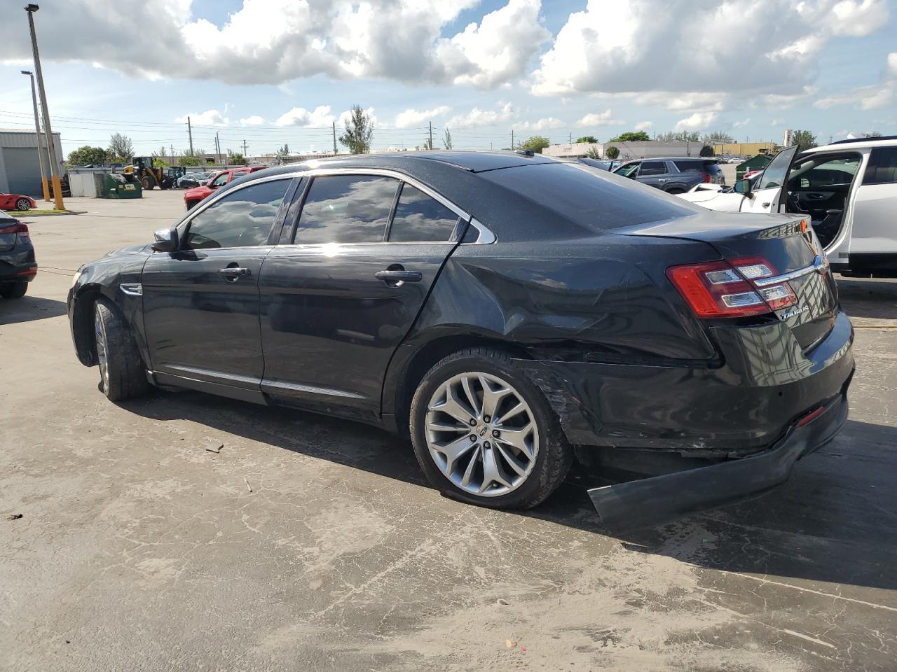 2015 Ford Taurus Limited - Фото 2