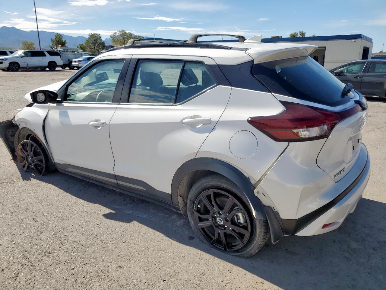 2022 Nissan Kicks Sr - Фото 2