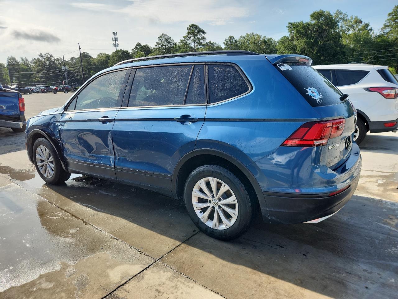 2018 Volkswagen Tiguan S - Фото 2