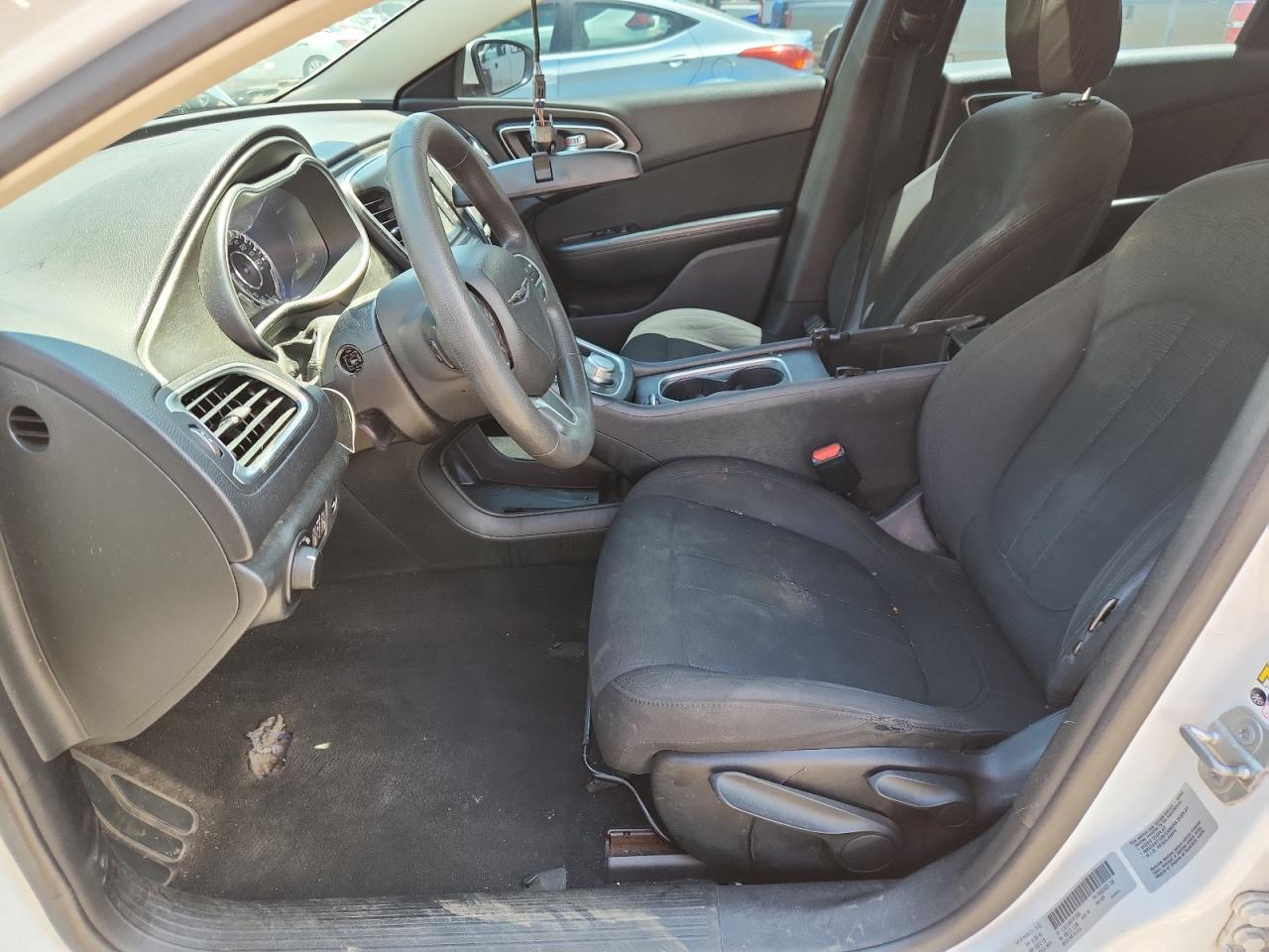 2015 Chrysler 200 Limited - Фото 7