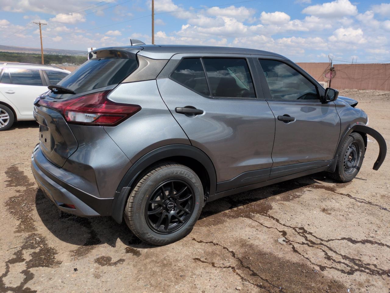2021 Nissan Kicks S - Фото 3