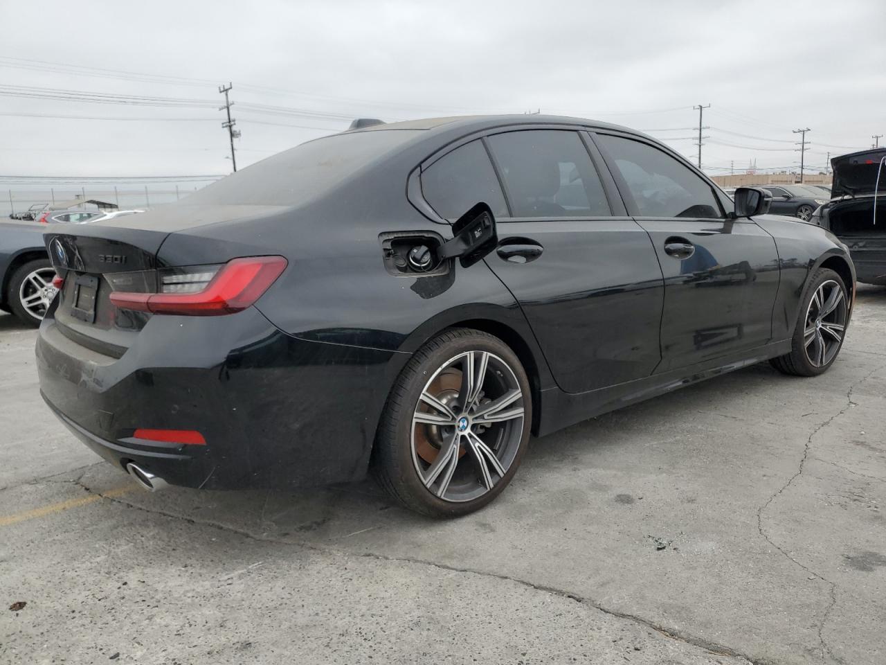 2023 BMW 330I - Фото 3