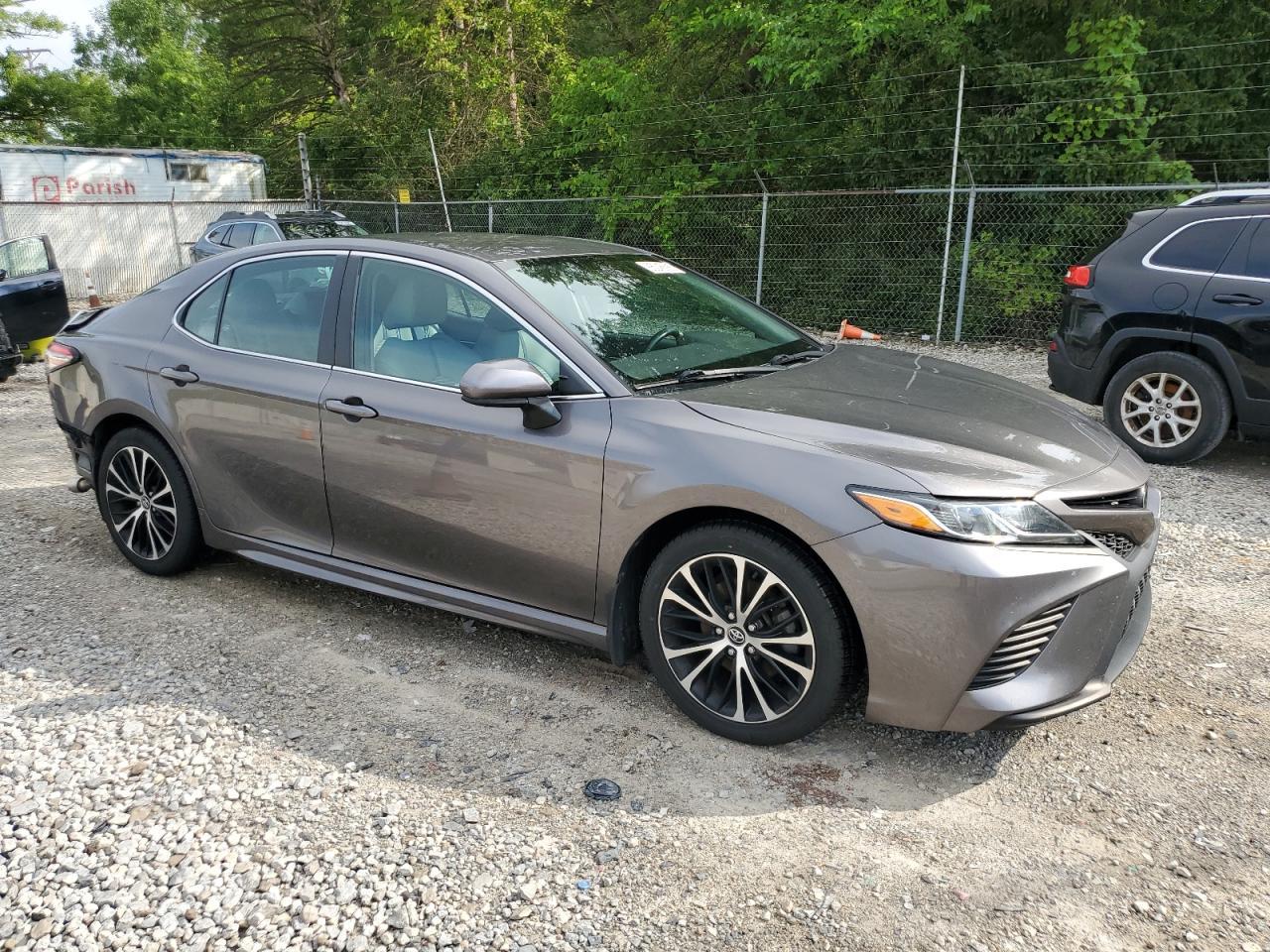 2020 Toyota Camry Se - Image 4