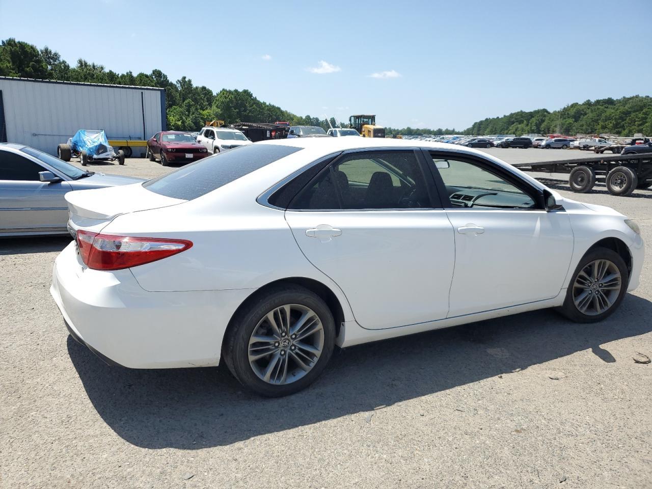 2017 Toyota Camry Le - Фото 3