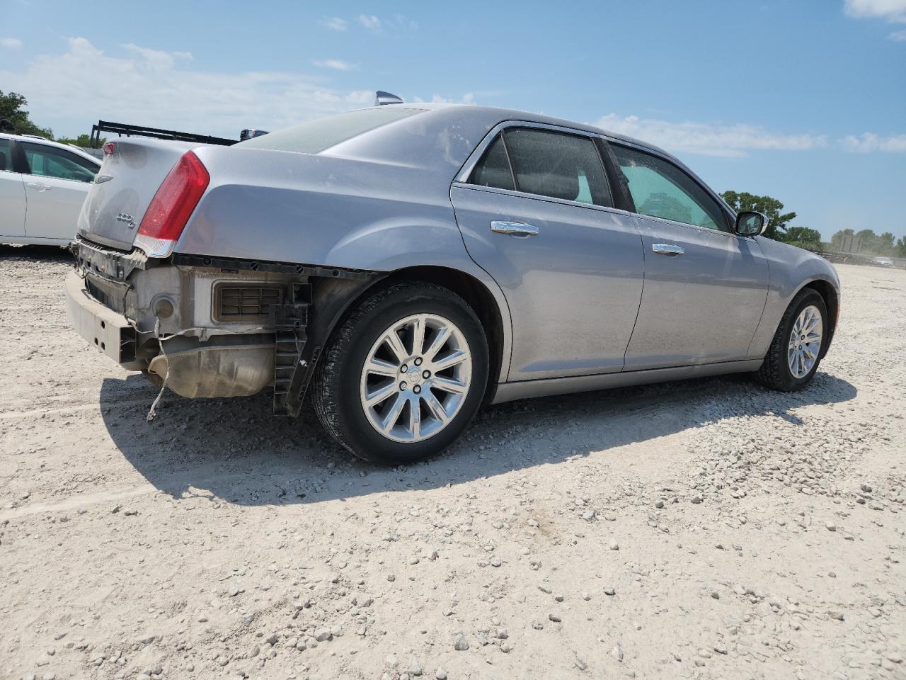 2016 Chrysler 300C - Image 3