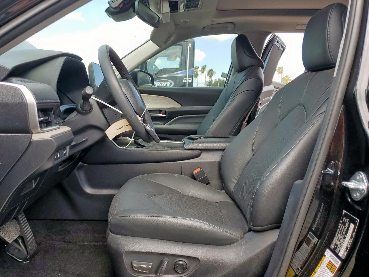 2025 Toyota Grand Highlander Le - Фото 7