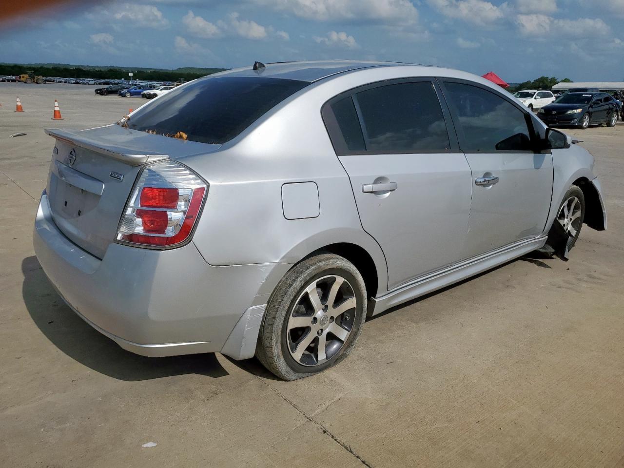 2011 Nissan Sentra 2.0 - Image 3