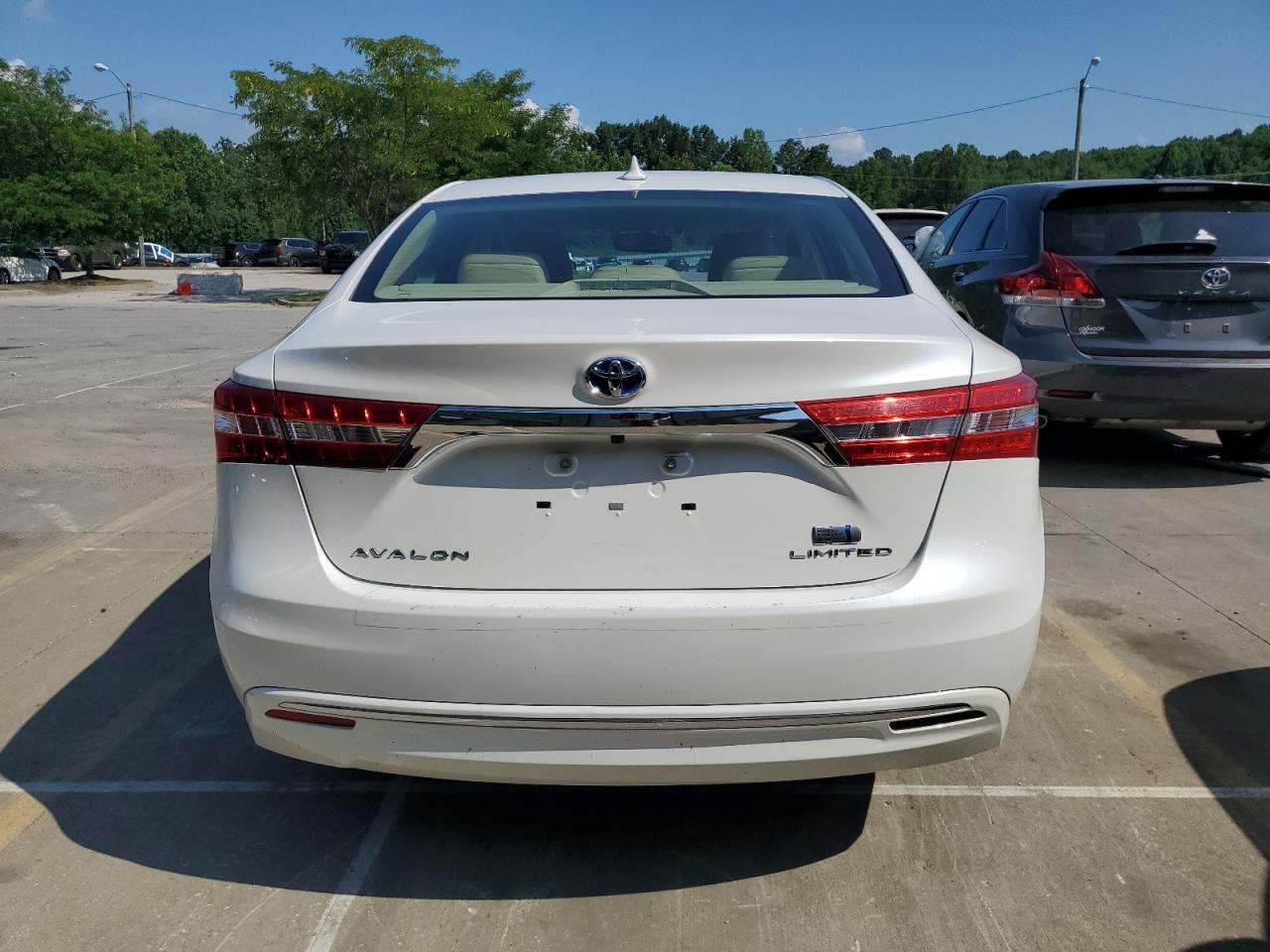 2015 Toyota Avalon Hybrid - Image 6