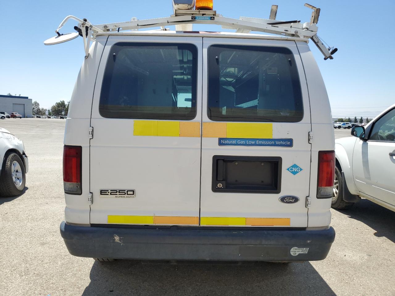 2010 Ford Econoline E250 Van - Фото 6