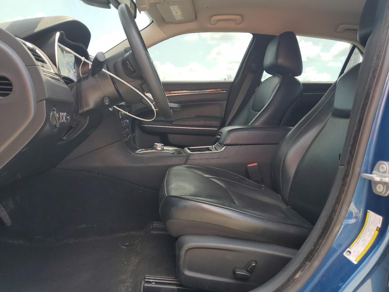 2022 Chrysler 300 Touring L - Фото 7