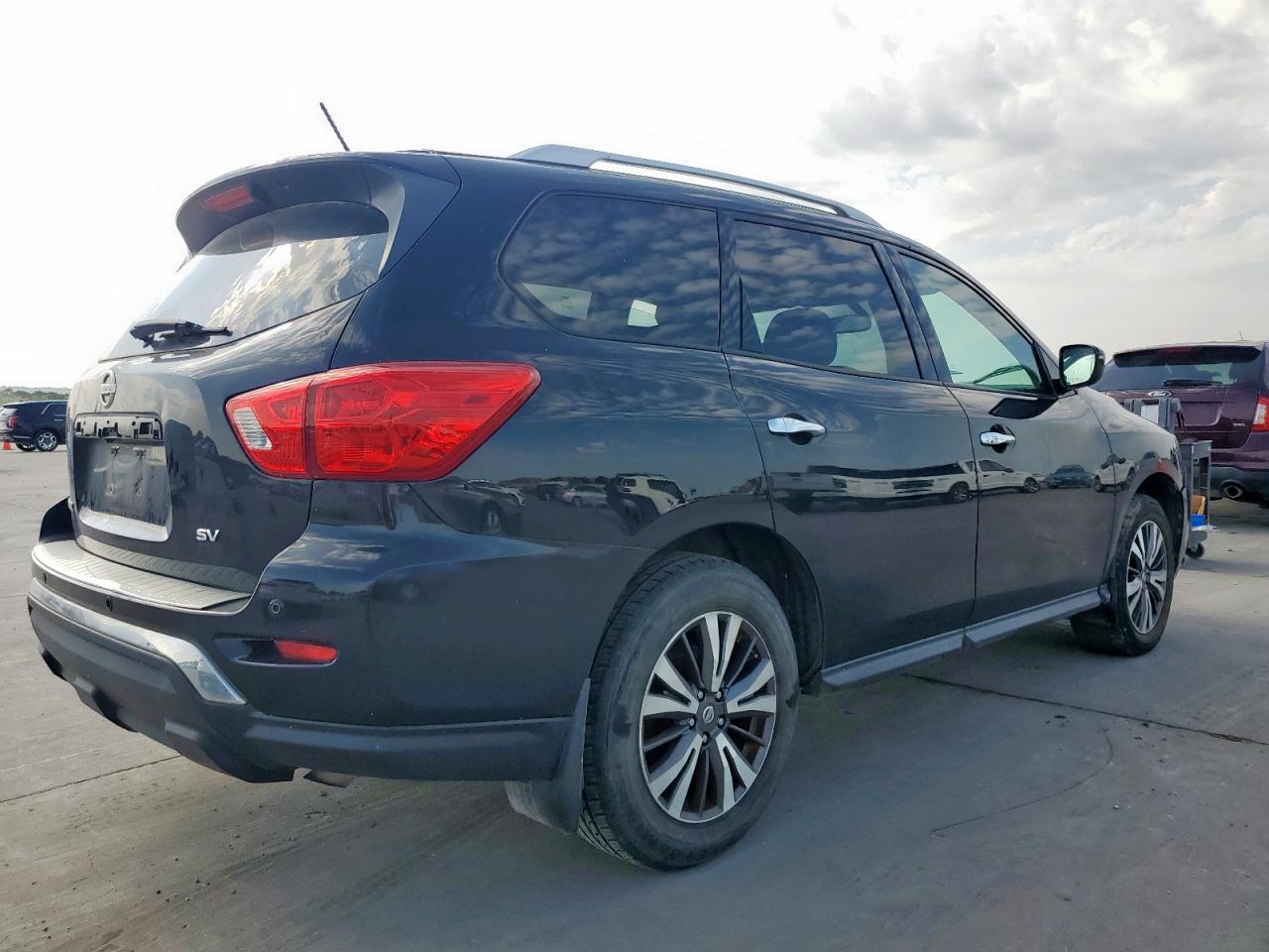 2017 Nissan Pathfinder S - Image 3