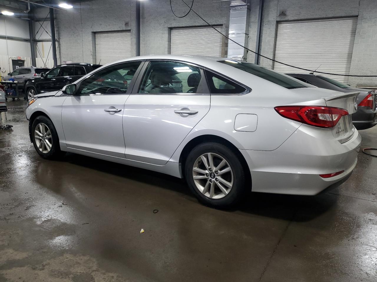 2017 Hyundai Sonata Se - Image 2