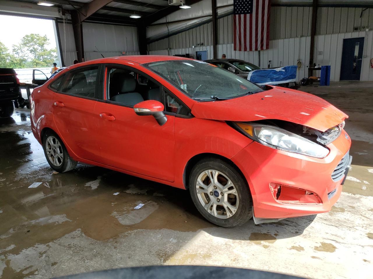 2015 Ford Fiesta Se - Фото 4