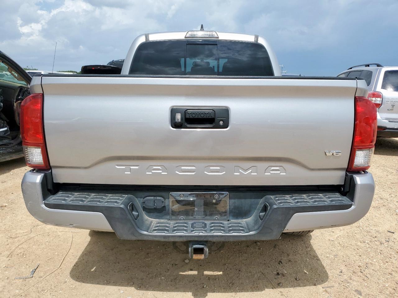 2017 Toyota Tacoma Double Cab - Image 6