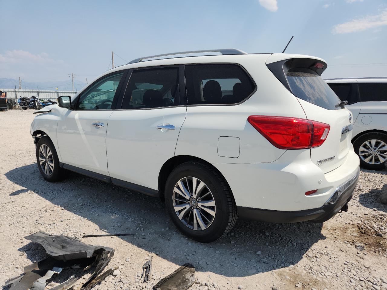 2018 Nissan Pathfinder S - Фото 2