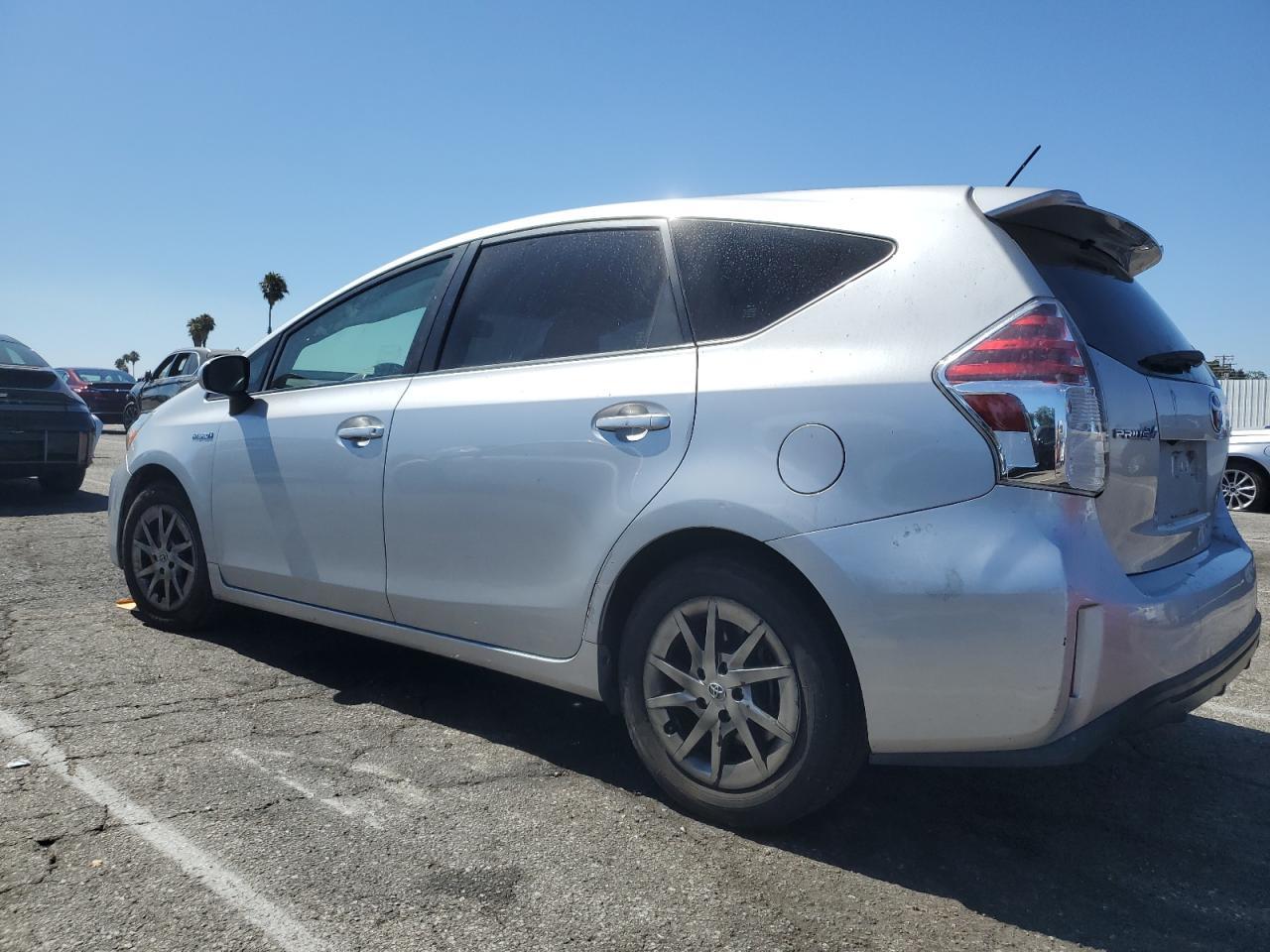 2017 Toyota Prius V - Фото 2