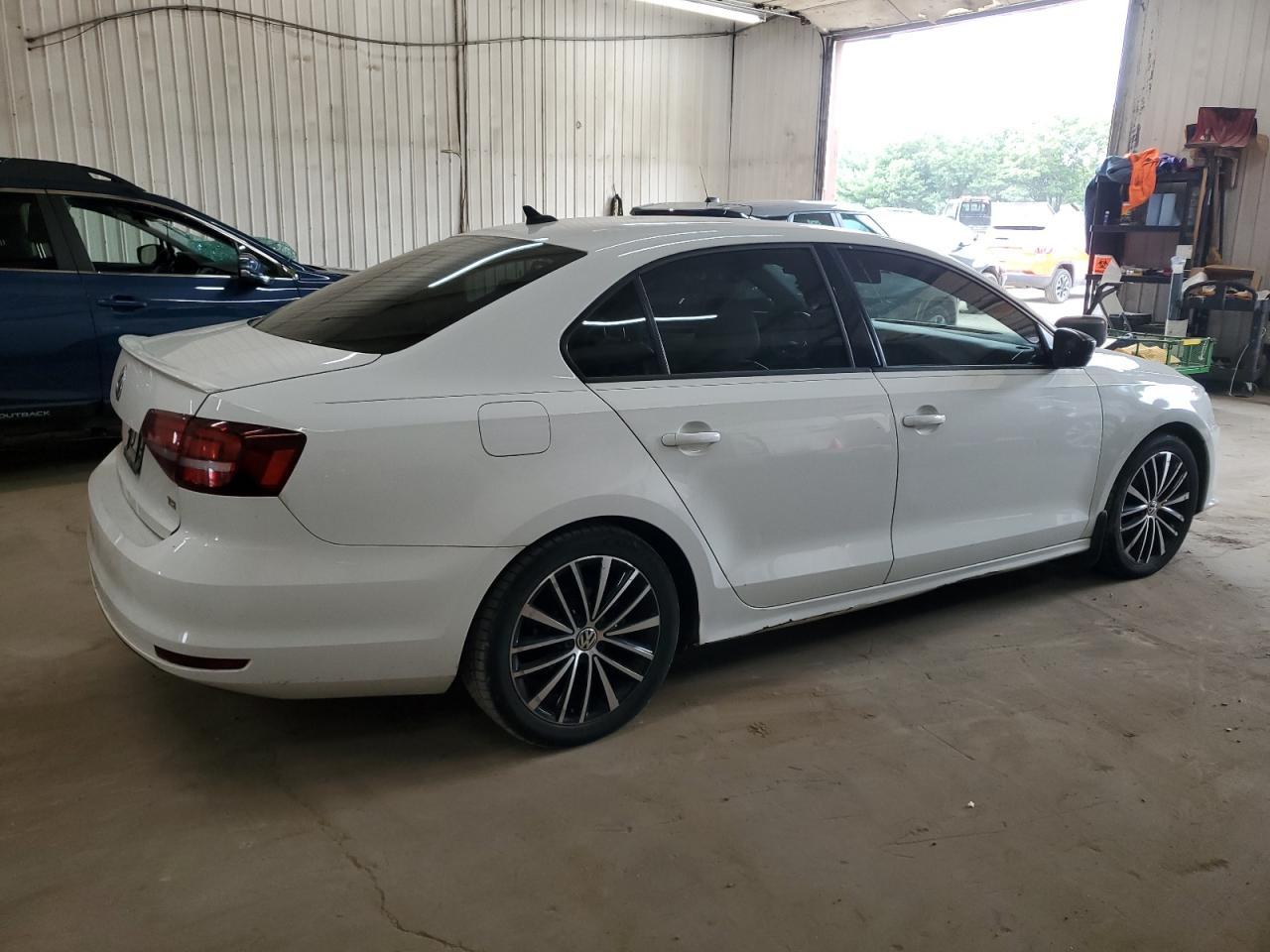 2016 Volkswagen Jetta Sport - Image 3