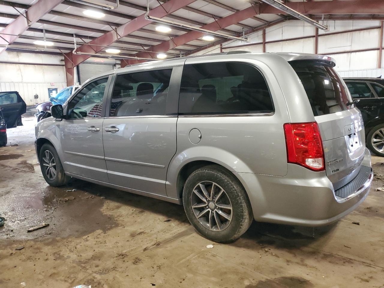 2017 Dodge Grand Caravan Sxt - Фото 2