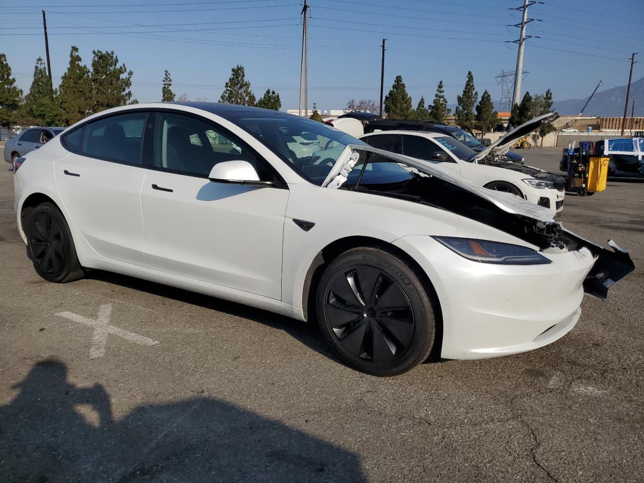 2025 Tesla Model 3 - Фото 4