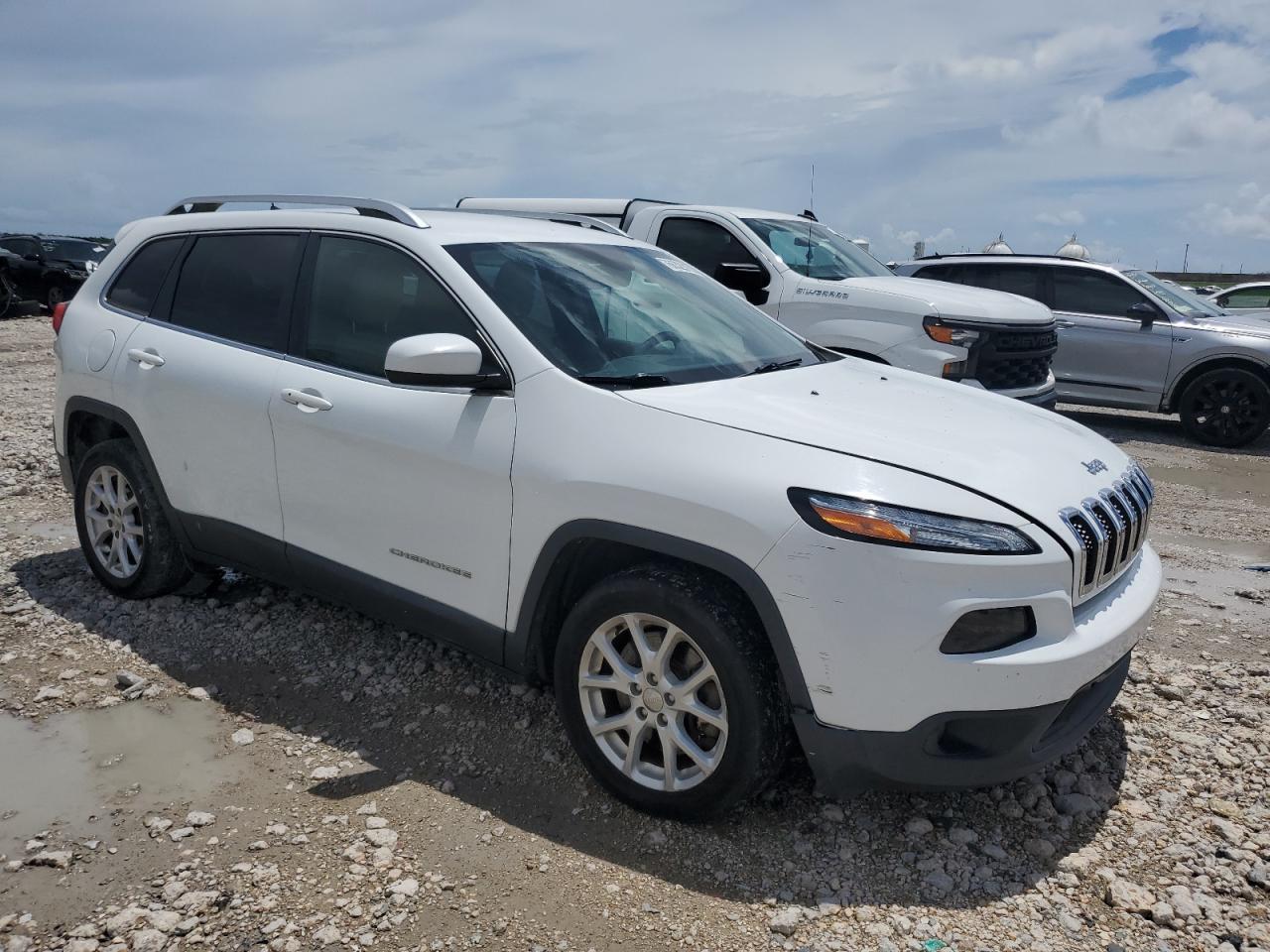 2017 Jeep Cherokee Latitude - Image 4