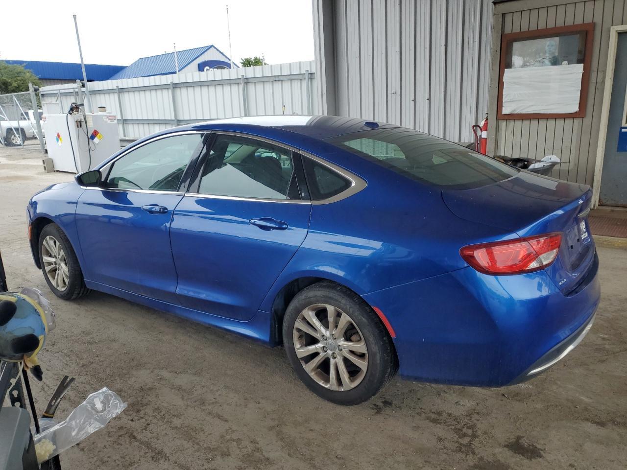 2015 Chrysler 200 Limited - Фото 2