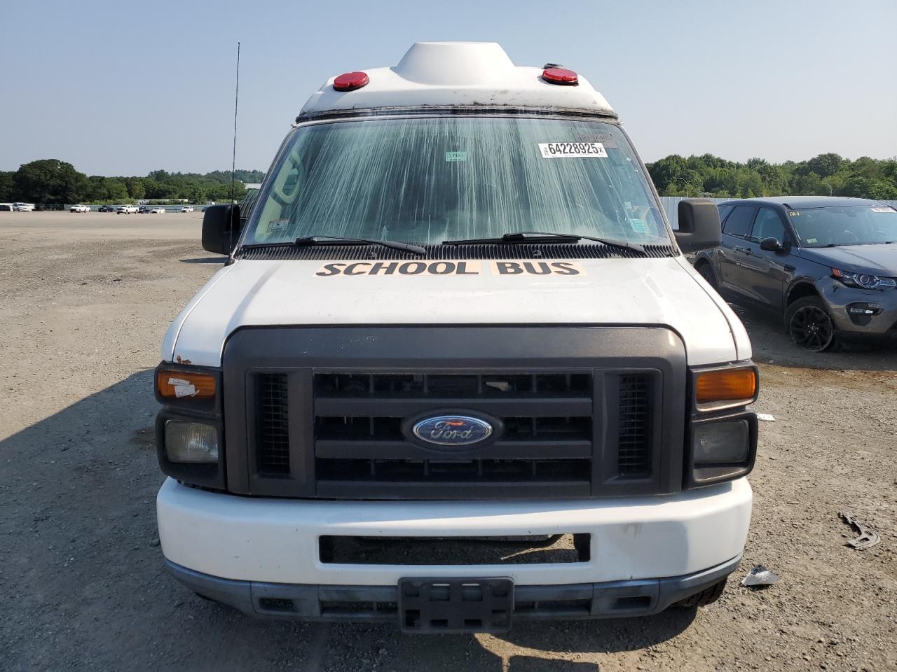 2012 Ford Econoline E250 Van - Фото 5