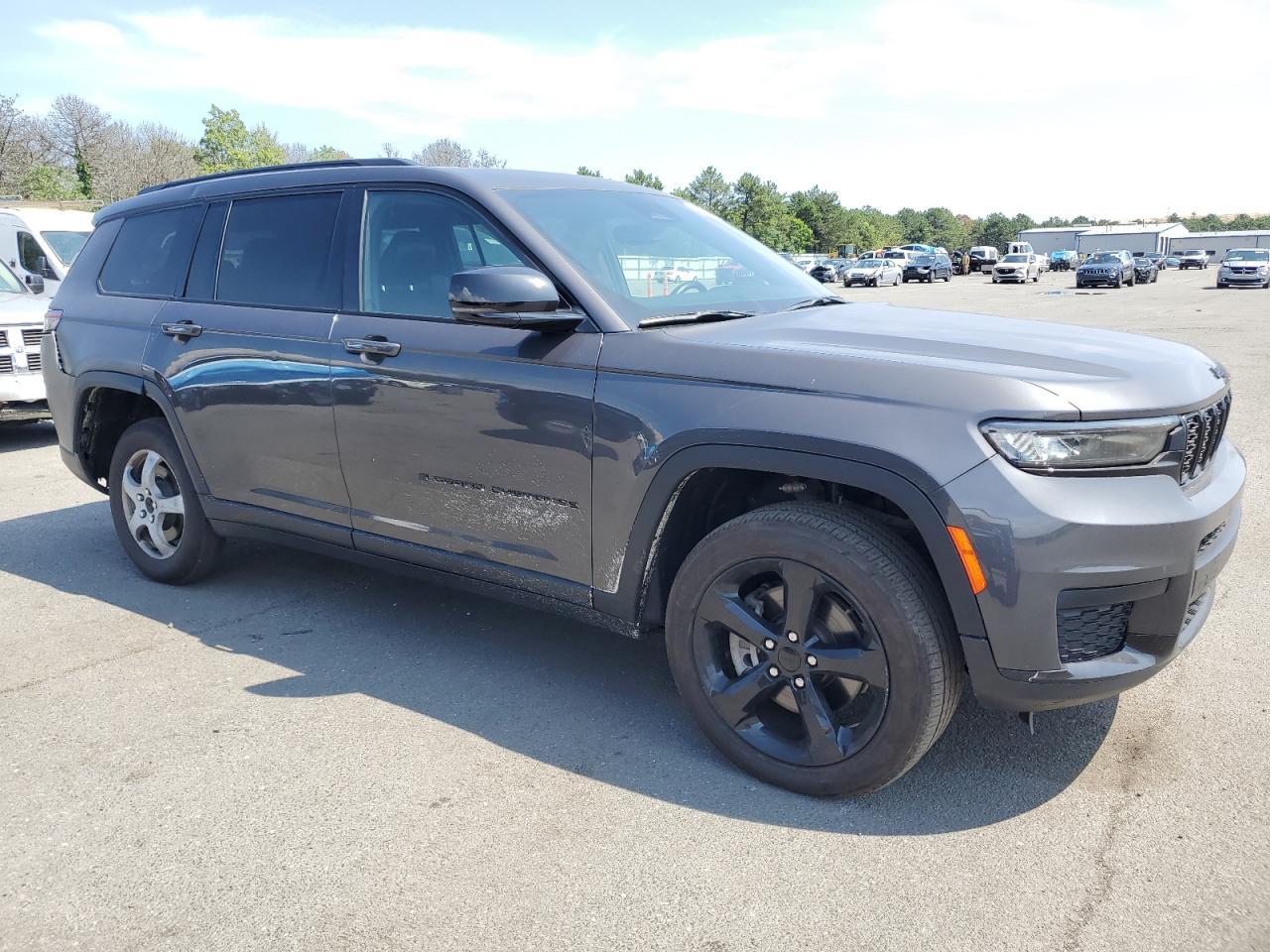 2022 Jeep Grand Cherokee L Laredo - Image 4