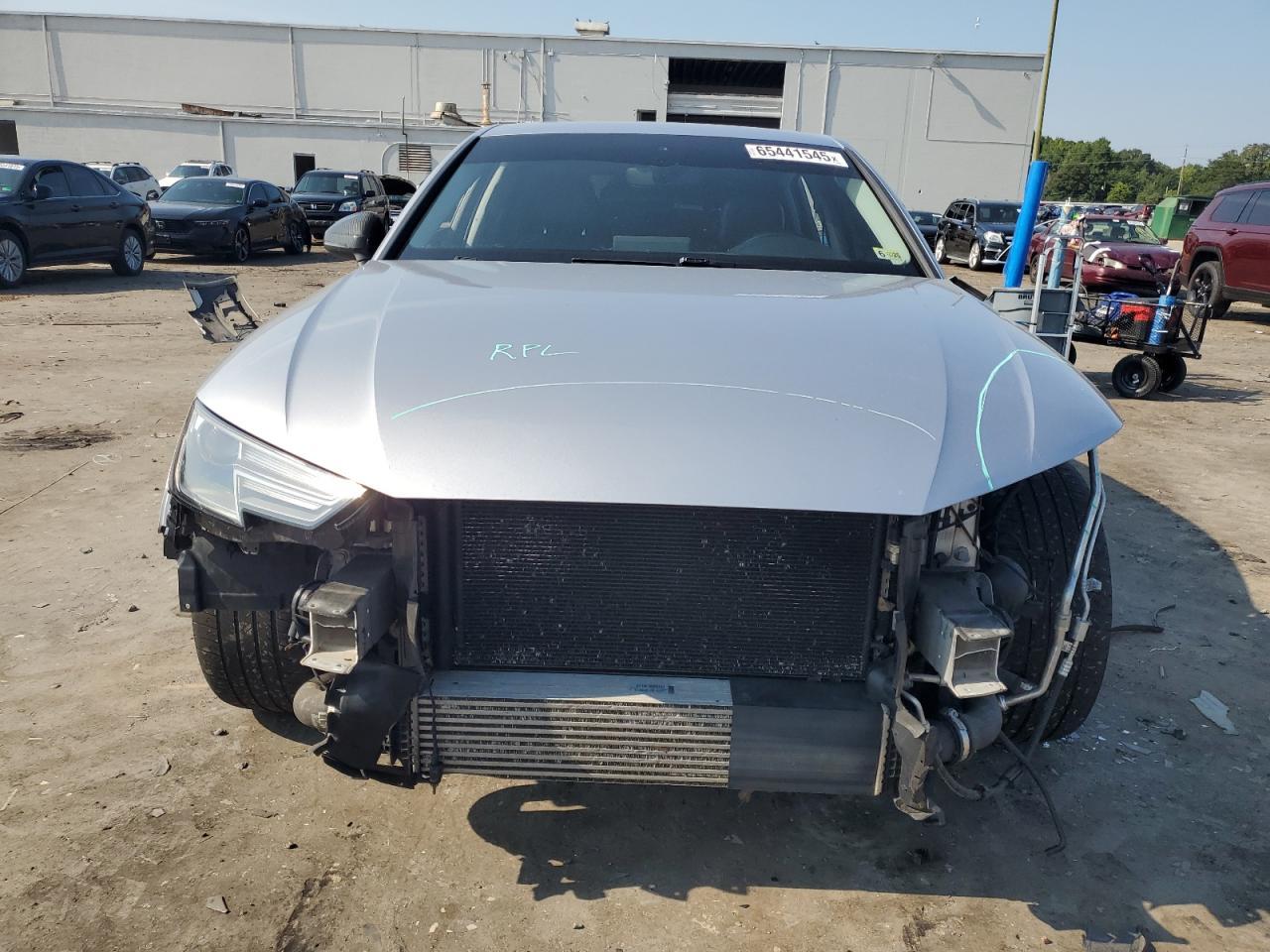2017 Audi A4 Premium - Фото 5