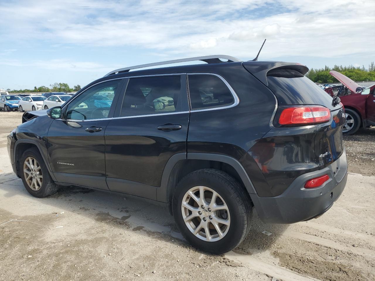 2016 Jeep Cherokee Latitude - Image 2