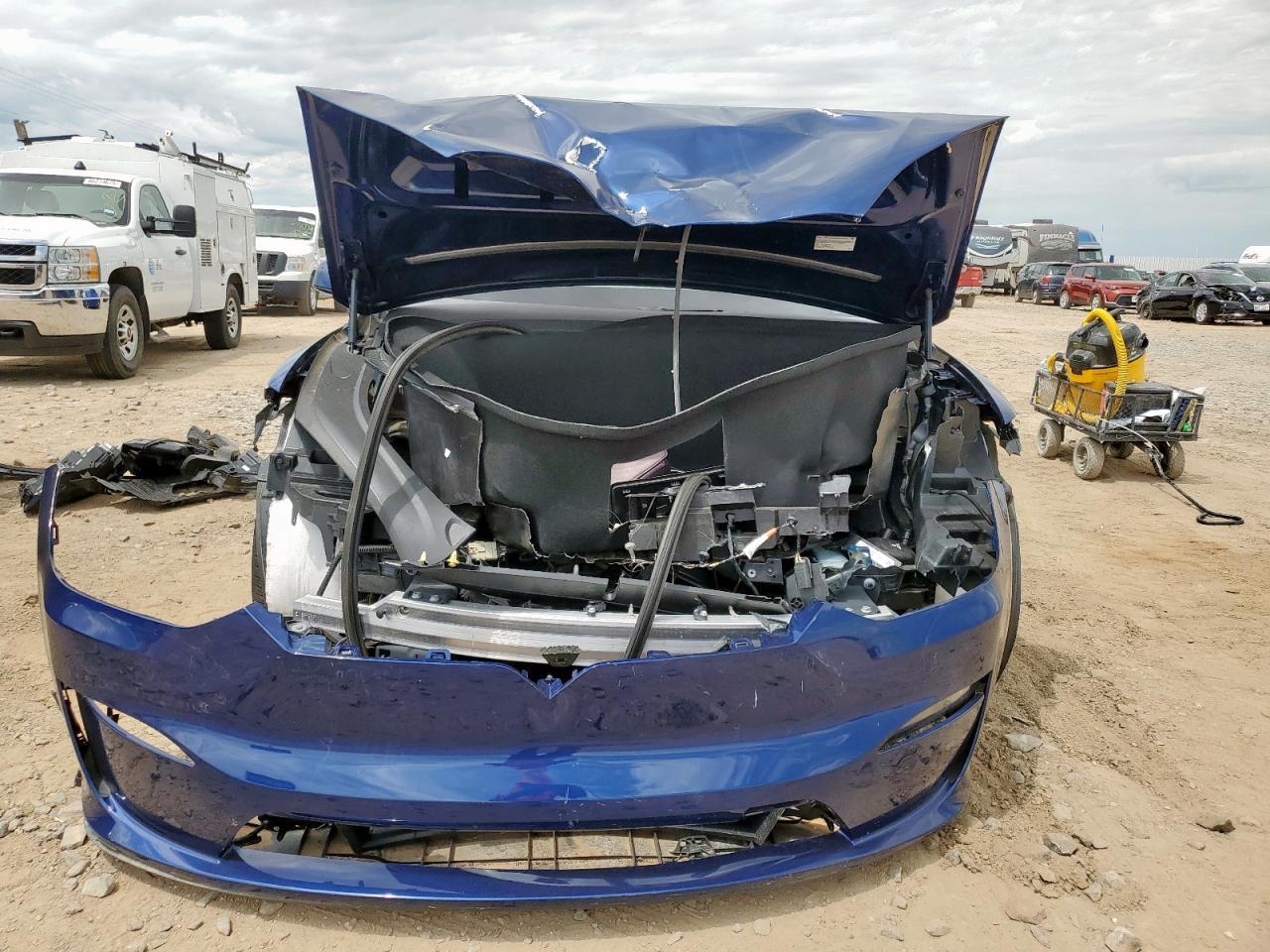2025 Tesla Model X - Фото 5