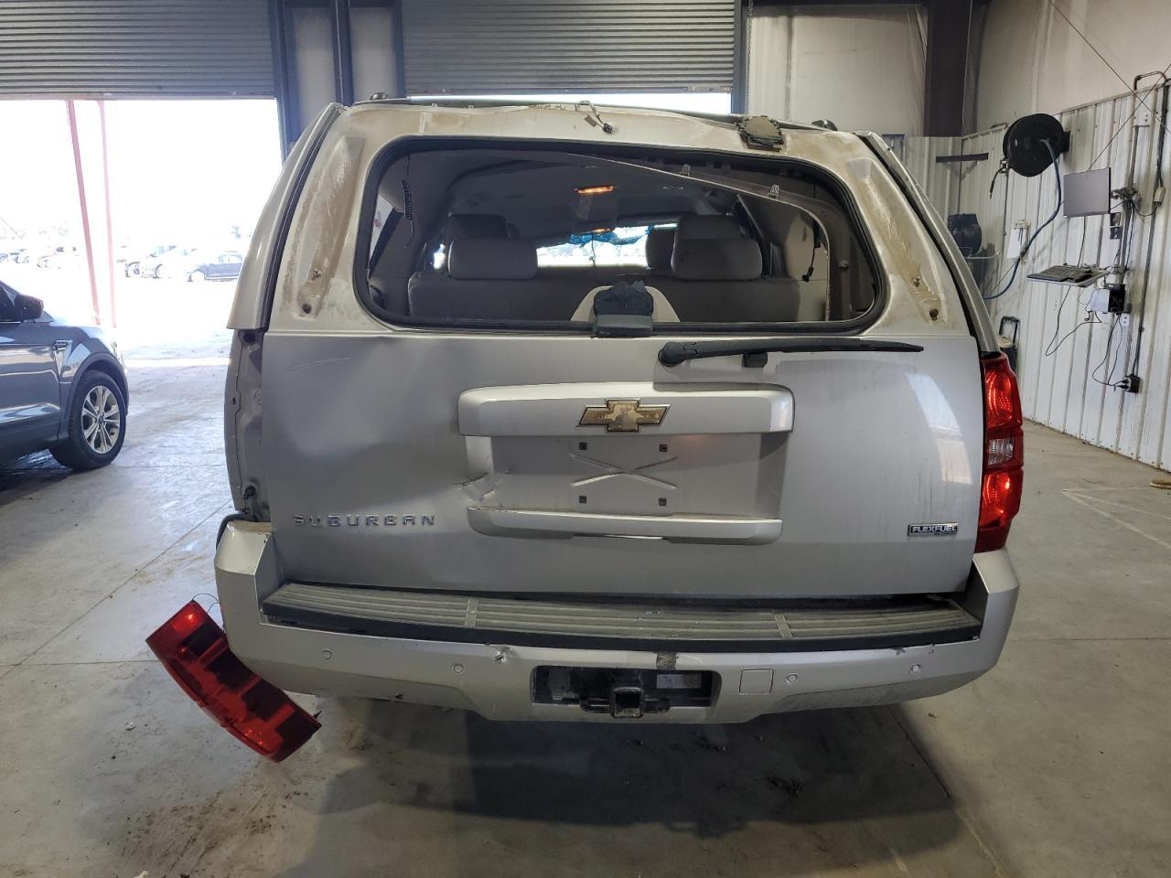2011 Chevrolet Suburban C1500 Lt - Image 6