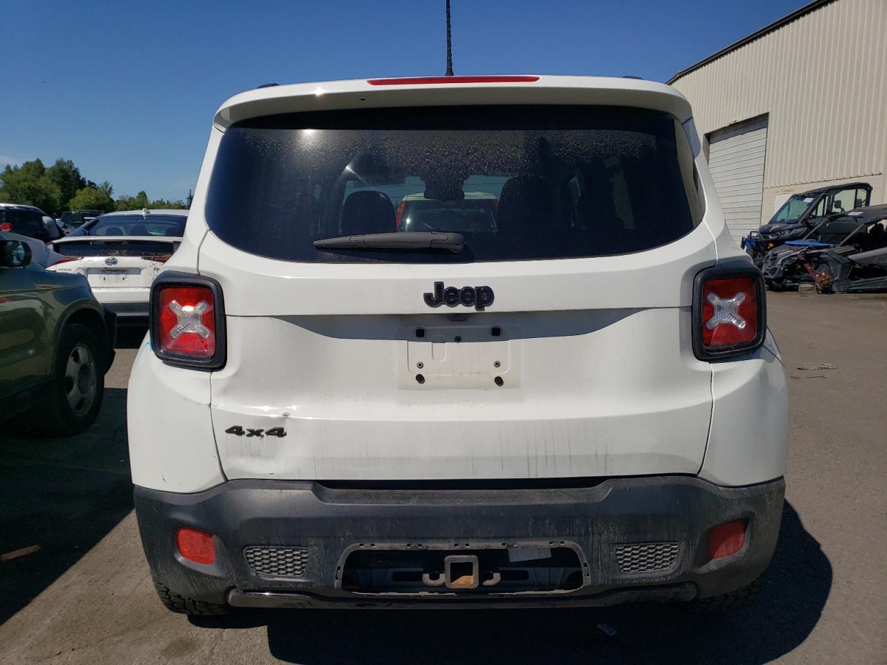 2017 Jeep Renegade Latitude - Image 6