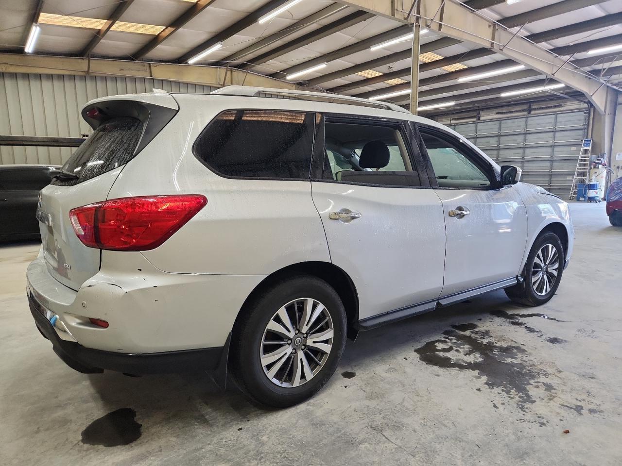 2019 Nissan Pathfinder S - Image 3