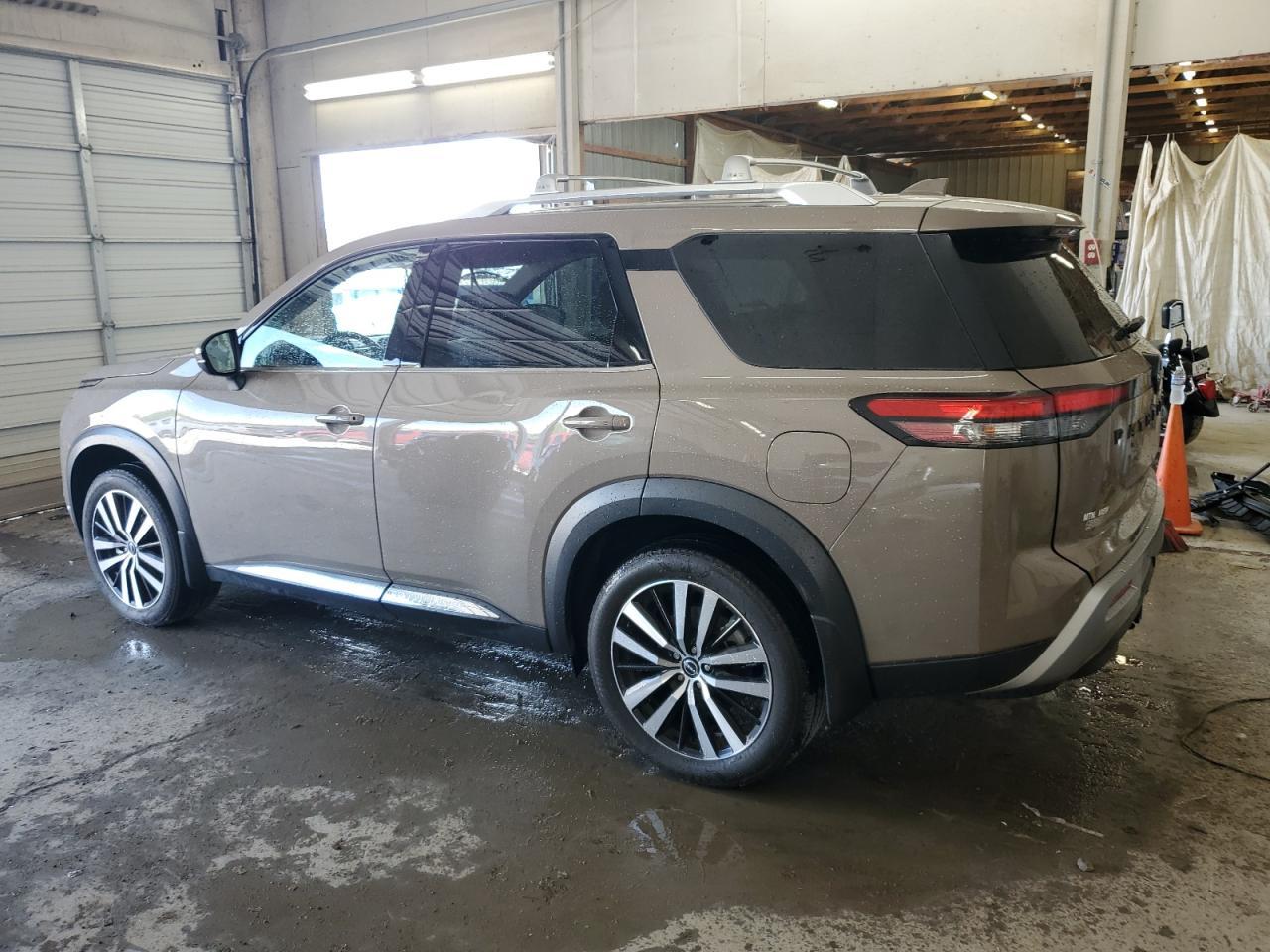 2023 Nissan Pathfinder Platinum - Фото 2
