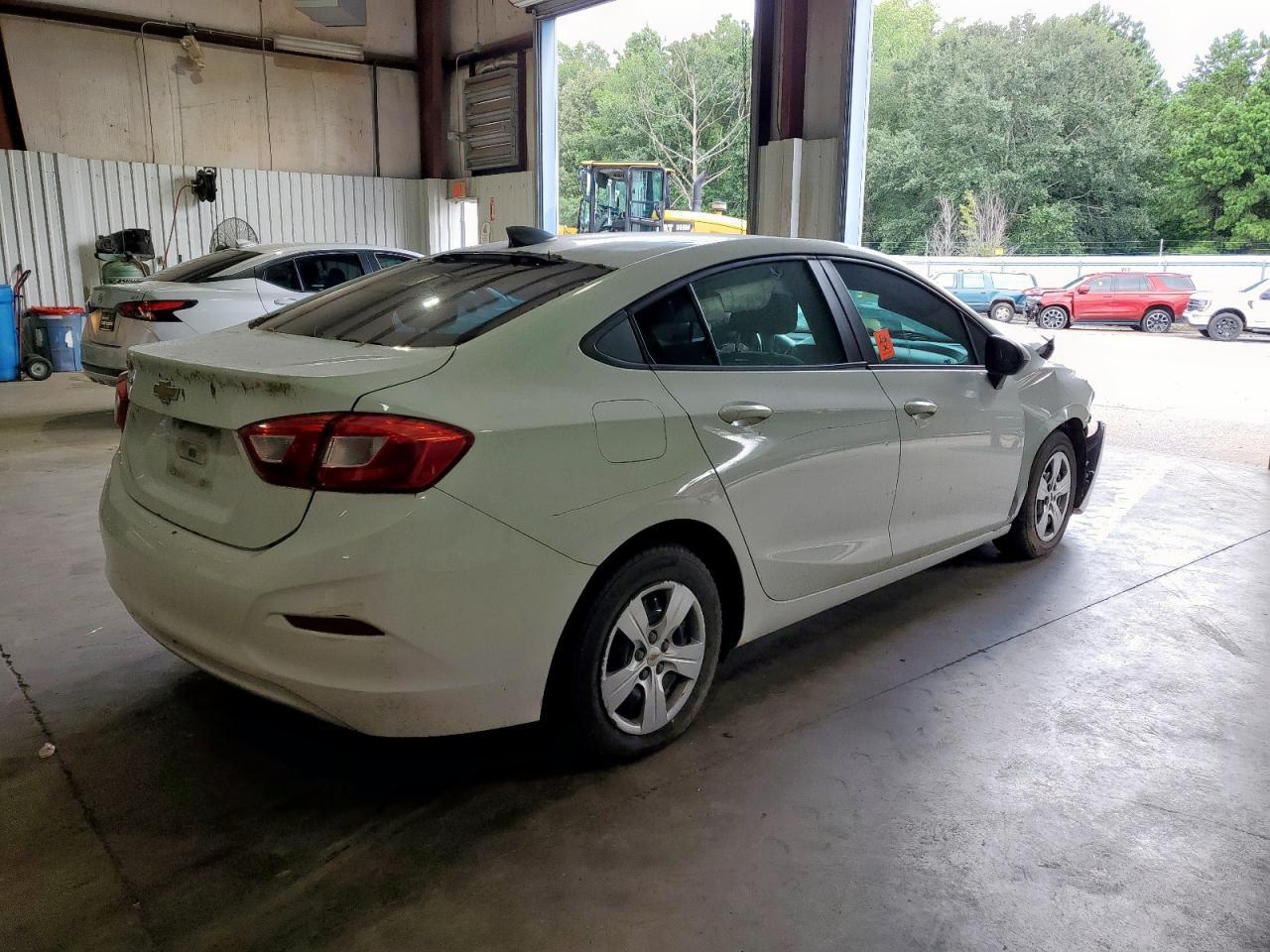 2018 Chevrolet Cruze Ls - Фото 3