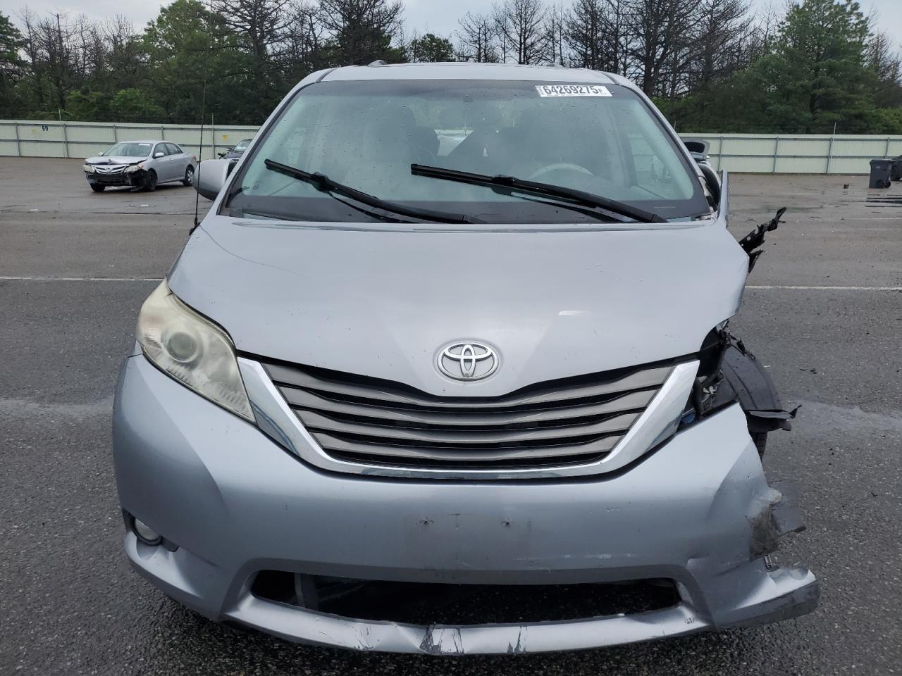 2013 Toyota Sienna Xle - Фото 5